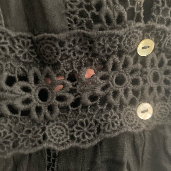 Black low V shape on front and back. - Picture 4 of 6